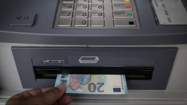 Ήρθε το τέλος των καρτών – Με αυτόν τον τρόπο θα σηκώνουμε χρήματα από το ΑΤΜ στο μέλλον