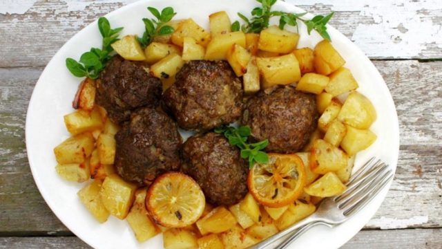 Τα πιο αφράτα κεφτεδάκια: Το μυστικό στον κιμά που δεν γνωρίζει κανείς!