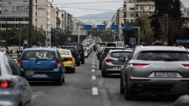 Κυκλοφοριακό κομφούζιο στην Αττική: Στο «κόκκινο» οι δρόμοι! «Μπλακ άουτ» στον Κηφισό – Που εντοπίζονται προβλήματα (photo)