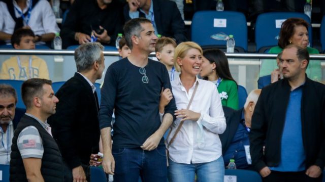 «Όταν είμαστε στο σπίτι καθημερινά…» – Στην φόρα το μυστικό του γάμου Σίας Κοσιώνη και Κώστα Μπακογιάννη