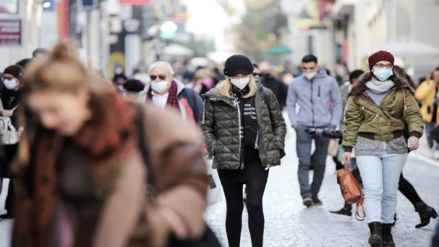 Κορωνοϊός: «Κλείδωσε» η 4η δόση για όλους από Σεπτέμβριο! Τέλος οι μάσκες σε εσωτερικούς χώρους από την Τετάρτη (1/6) – Οι εξαιρέσεις (Video)