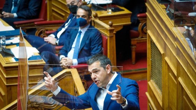 Δημοσκόπηση: Κρατούν διαφορά ΝΔ-Μητσοτάκης, αλλά ο κόσμος δεν είναι αισιόδοξος