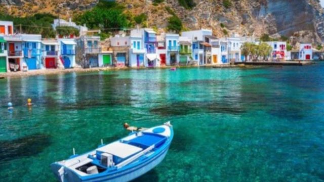 Όνειρο: Το ελληνικό νησί με το χρωματιστό ψαροχώρι που θα σας κλέψει την καρδιά