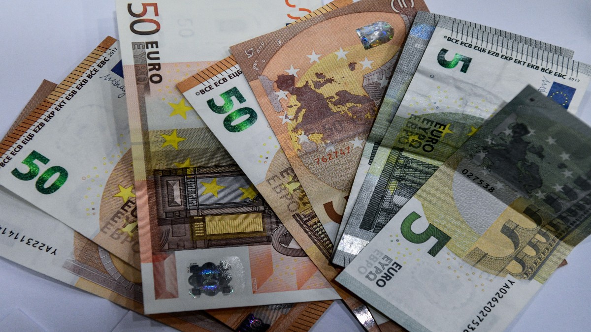 «Βρέχει» λεφτά από σήμερα 16/5: Ποιοι θα δουν χρήματα στους λογαριασμούς – Ο «χάρτης» των πληρωμών από τον e-ΕΦΚΑ και τον ΟΑΕΔ έως τις 20 Μαΐου