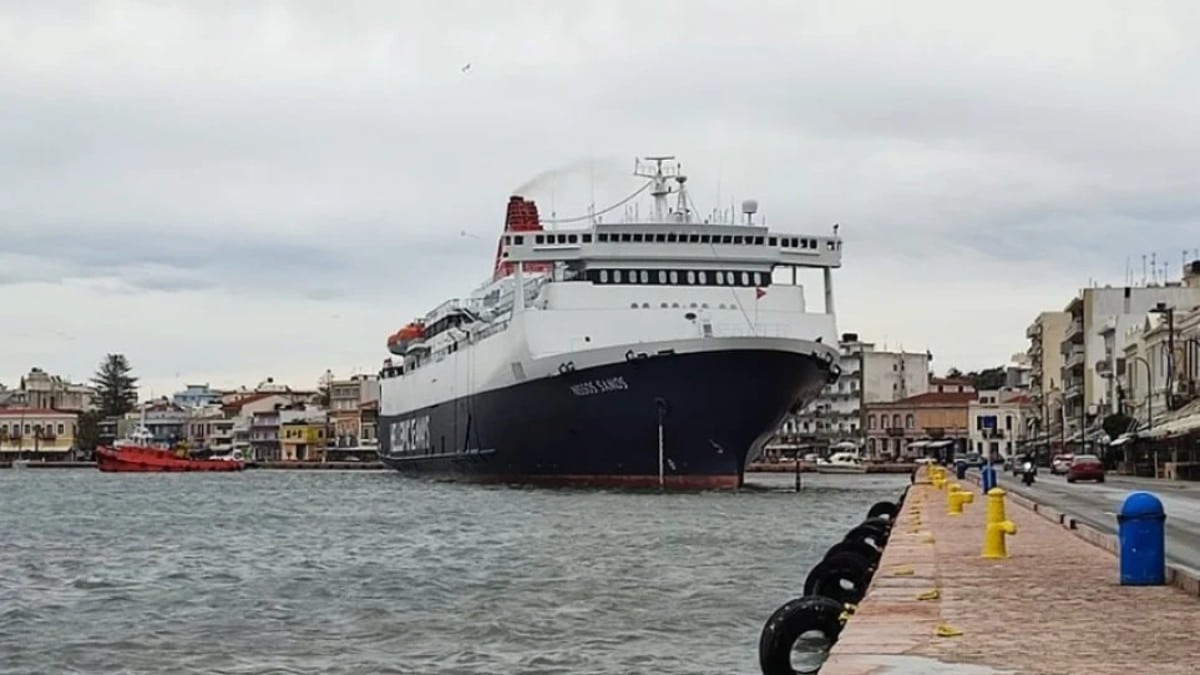 Κακοκαιρία στη Χίο: Το πλοίο “Νήσος Σάμος” με 332 επιβάτες δεν μπορεί να δέσει στο λιμάνι (video)