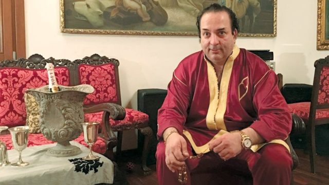 Αυτή είναι η “χρυσή” βίλα του Ριχάρδου που μοιάζει με ανάκτορο
