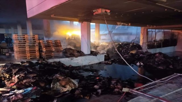 Σ.Ε.Φ. – Συναγερμός στην Πυροσβεστική: Μεγάλη φωτιά σε χώρο συγκέντρωσης ανθρωπιστικής βοήθειας για την Ουκρανία (video)