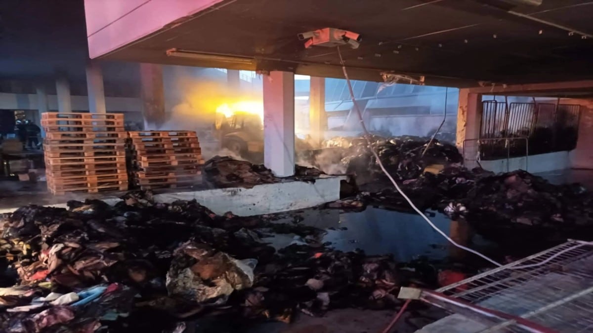 Σ.Ε.Φ. – Συναγερμός στην Πυροσβεστική: Μεγάλη φωτιά σε χώρο συγκέντρωσης ανθρωπιστικής βοήθειας για την Ουκρανία (video)