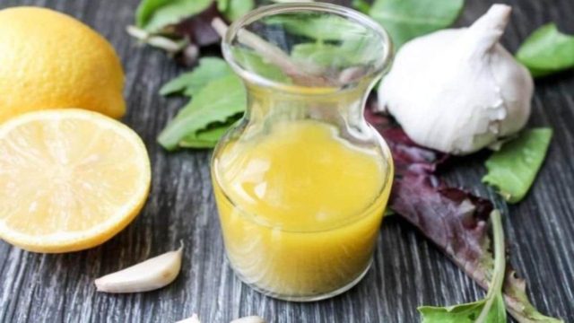 Έπινε μία κουταλιά λεμόνι με σκόρδο για 20 μέρες – Μόλις δείτε το λόγο θα το κάνετε και εσείς