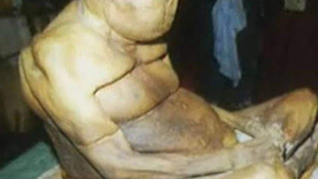 Οι μαθητές άνοιξαν τον τάφο του δασκάλου τους. Όταν τον άγγιξαν, παρατήρησαν ότι…