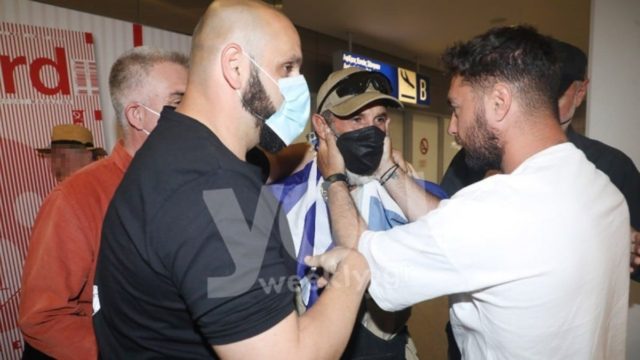 Survivor 5: «Πάτησε» Ελλάδα ο Τάκης Καραγκούνιας – Οι πρώτες φωτογραφίες στο «Ελ. Βενιζέλος»