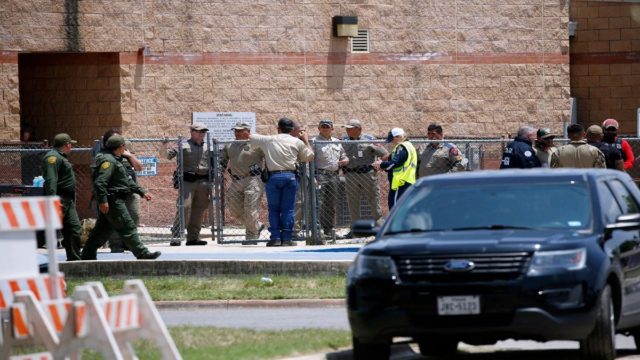 Μακελειό στο Τέξας – Οργή λαού για τις νέες αποκαλύψεις: Παιδιά καλούσαν το 911, ενώ η αστυνομία περίμενε έξω