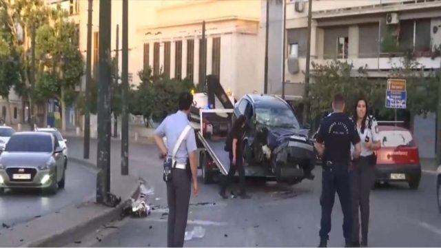 Λ. Αμαλίας: Σοβαρό τροχαίο με τρεις τραυματίες! «Στενάζει» ο Κηφισός και στα δύο ρεύματα – Καθυστερήσεις και στην Αττική Οδό (Video)