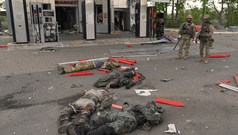 Σοκαριστικό βίντεο από το Χάκοβο: Σχημάτισαν το ‘Ζ’ με πτώματα Ρώσων στρατιωτών!