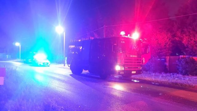 Συναγερμός στα Βραυρώνα: Έκρηξη σε σπίτι και αναφορές για τραυματίες και… ναρκωτικά
