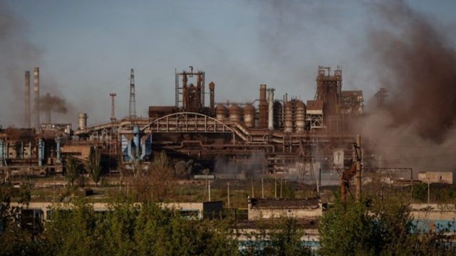 Ουκρανία: Περίπου 260 στρατιωτικοί έφυγαν από τη χαλυβουργία Αζοφστάλ – Εκρήξεις στη Λβιβ