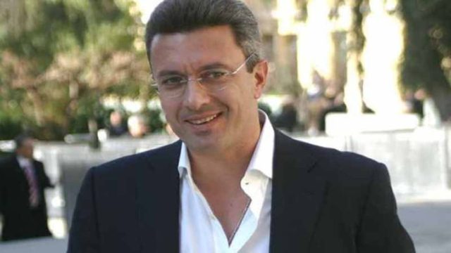 Αυτό δε θα το πιστεύετε: Η αλήθεια για τις σπουδές του Νίκου Χατζηνικολάου που κανείς δεν περίμενε