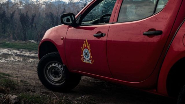 Φωτιά στον Αλμυρό Βόλου κοντά σε βενζινάδικο