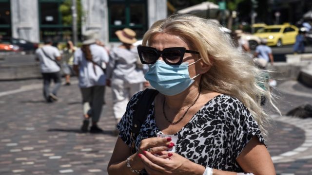 Κορωνοϊός – Νέες μεταλλάξεις εν όψει: «Βρισκόμαστε στην έναρξη του έκτου κύματος – Δεν διαρκεί πολύ η ανοσία της Όμικρον» (video)