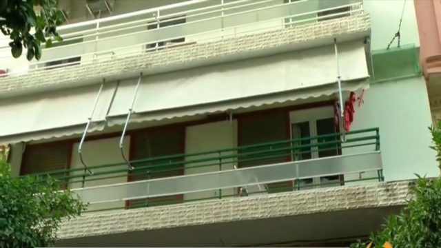 Γυναικοκτονία στο Κουκάκι: «Σκότωσα τη μητέρα σου» – Το τηλεφώνημα και τα σοκαριστικά λόγια του 53χρονου στον 24χρονο γιο του! (Video)