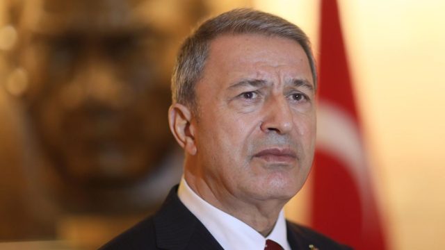 Παραλλήρημα Ακάρ: Άγρια κόντρα με Έλληνες βουλευτές για Κυπριακό και παραβιάσεις