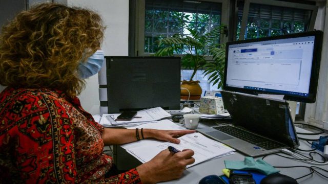 ΥΠΟΙΚ: Παράταση 1 μήνα για υποβολή φορολογικών δηλώσεων