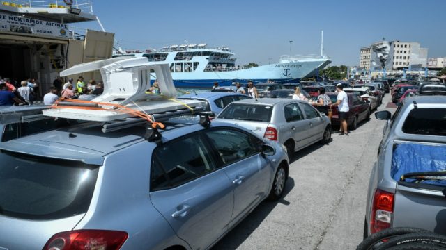 «Βόμβα» το αντισηπτικό στο αυτοκίνητο – Σε πόση ώρα το εσωτερικό του οχήματός σας γίνεται… καμίνι; (video)