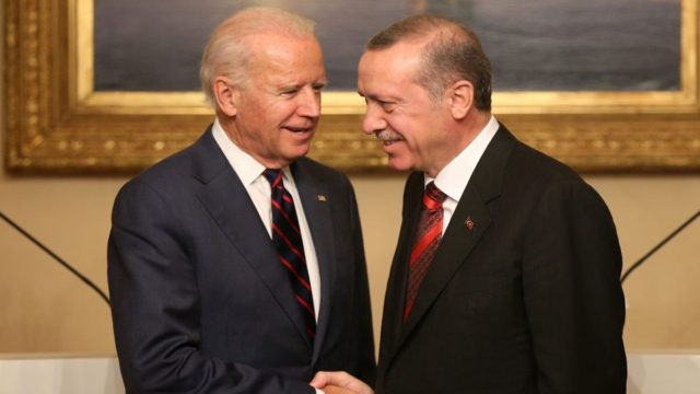 Ολοκληρώθηκε η συνάντηση Μπάιντεν – Ερντογάν:  Ο σύντομος διάλογος πριν το τετ α τετ – Τα 3 βασικά θέματα στην ατζέντα