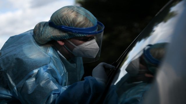 Κορωνοϊός: Σε παρατεταμένη σταθερότητα κρούσματα και θάνατοι από την πανδημία στη χώρα