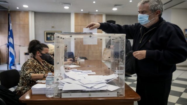 Σε προεκλογικό κλίμα τα κόμματα: Ξεκίνησε ο «πυρετός» της κάλπης με ονόματα-έκπληξη στα ψηφοδέλτια όλων των αποχρώσεων! (video)