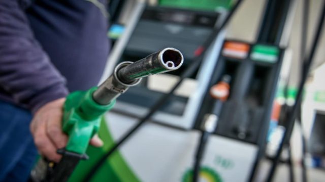 Οργή και αγανάκτηση – Ετοιμάστε βαλίτσες: Η χώρα της Ευρώπης στην οποία η βενζίνη πωλείται μόνο 0,6 ευρώ/λίτρο!