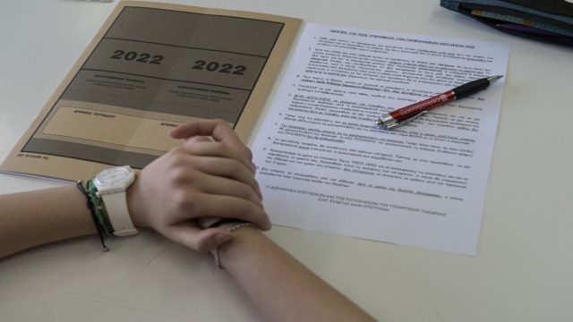Πρεμιέρα για τις Πανελλαδικές 2022 – Έκθεση: Τι ώρα βγαίνουν θέματα και απαντήσεις – Πώς εξετάζεται η Νεοελληνική Γλώσσα (video)
