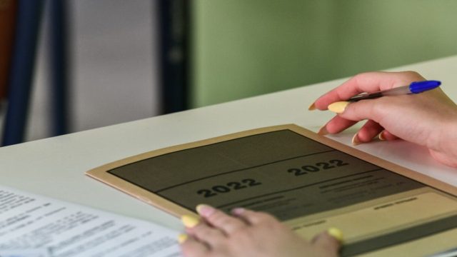Πανελλαδικές 2022: Τρίτη μέρα εξετάσεων για τους υποψηφίους των ΓΕΛ – Αυτά είναι τα θέματα Χημείας, Λατινικών και Πληροφορικής