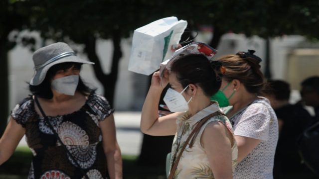 Καιρός σήμερα 22/6: Ξεκίνησε το 10ήμερο «ψήσιμο» στη χώρα – Συννεφιά μεν, 39άρια δε και «καμπανάκι» από Αρναούτογλου-Μαρουσάκη (video)