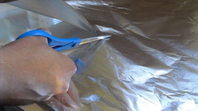 Τοποθετήστε αλουμινόχαρτο στο μπαλκόνι σας και αντιμετωπίστε ένα καθημερινό πρόβλημα