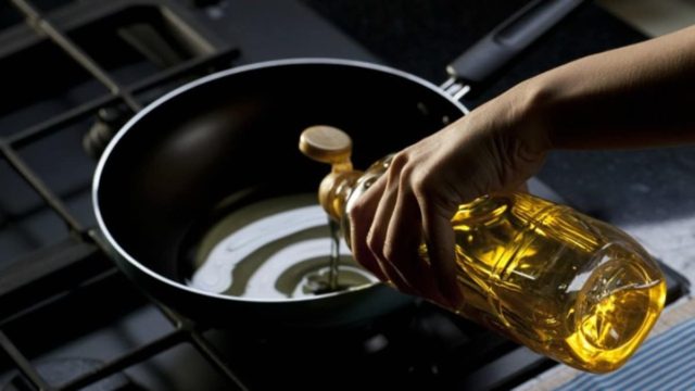 Τηγανίζετε και δεν ξέρετε που να ρίξετε το λάδι; Αυτή είναι η λύση!