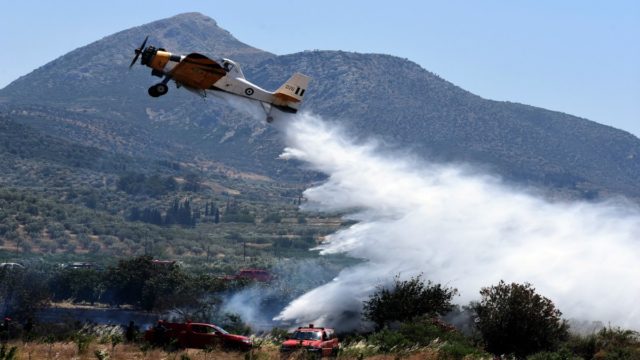 Μεγάλη φωτιά στο πεδίο βολής του Ασκού – Στη μάχη και εναέρια μέσα
