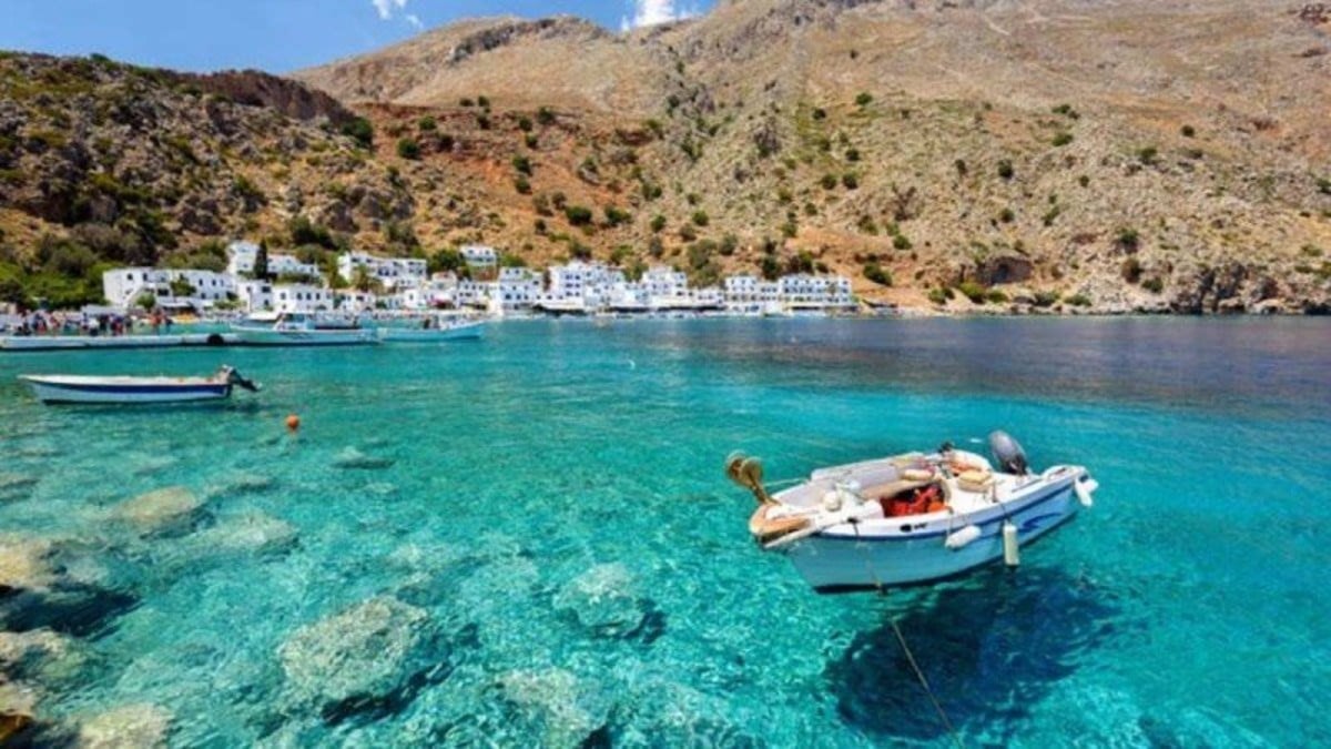 Επίγειος παράδεισος στο νησί της Κρήτης: Το καθηλωτικό χωριό των Χανίων με τις μυστικές παραλίες! (video)