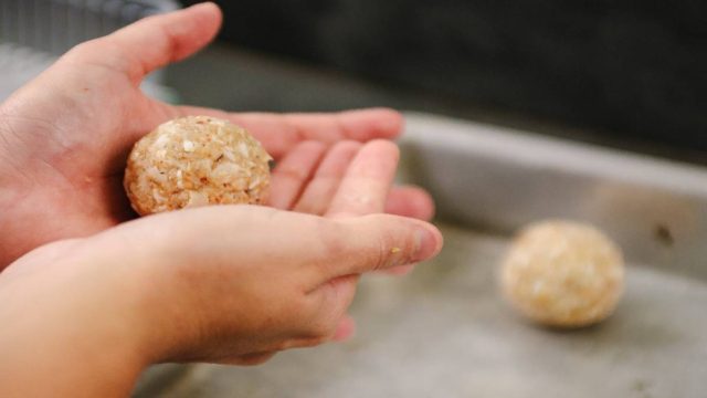 Ποιο είναι το ιδανικό κρέας για να φτιάξετε τα πιο αφράτα και ζουμερά μπιφτέκια γεμιστά με μαλακό τυρί