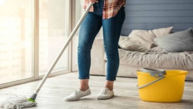 Όσα πρέπει να κάνετε για να μοσχομυρίζει για ώρες το σπίτι σας μετά το σφουγγάρισμα!