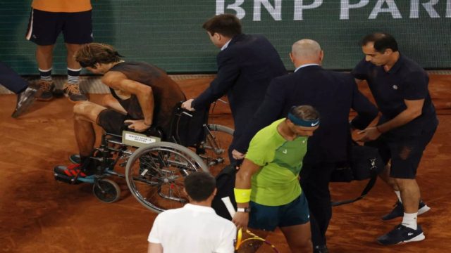 Roland Garros: Άσχημος τραυματισμός για Ζβέρεφ – Απευθείας στον τελικό ο Ναδάλ (video)