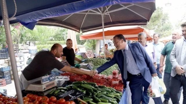 Άδωνις Γεωργιάδης: «Οι τιμές στις λαϊκές αγορές είναι καλές και ο κόσμος μαζί μου πολύ ζεστός»