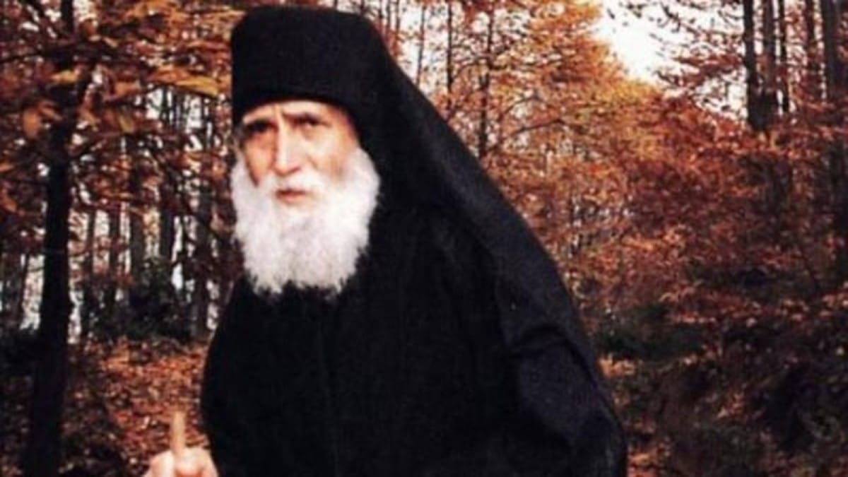Μιλούσε για παγκόσμια δικτατορία: Ανατριχιαστική προφητεία του Άγιου Παϊσιου – «Θα καταντήσουν τον άνθρωπο έναν αριθμό»