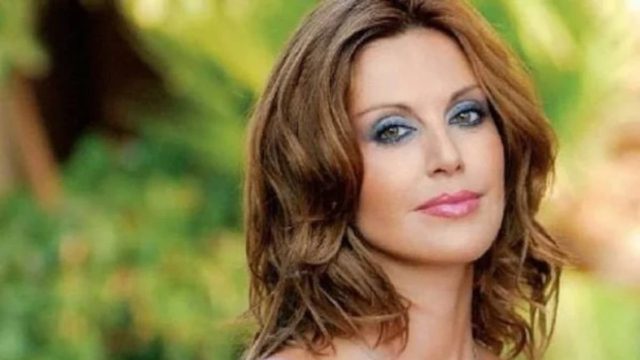 Το έχασε το «κορμί» ο Γιάννης Πάριος: Ανανεωμένη η Αλεξάνδρα Παλαιολόγου μετά τη μεγάλη αλλαγή στα μαλλιά της (photo)