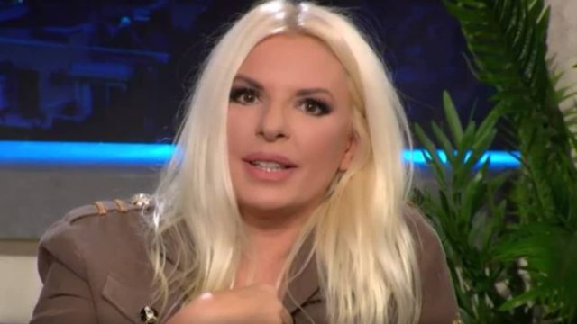 Τα «έσπασε« η Αννίτα Πάνια: «Γουστάρω που έχω διαιωνίσει το είδος του Νίκου Καρβέλα»