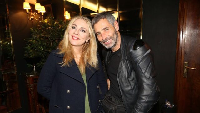 Τρισευτυχισμένη στο πλευρό του Θοδωρή Αθερίδη η Σμαράγδα Καρύδη – Ανακοινώθηκε το νέο «βήμα» του ηθοποιού