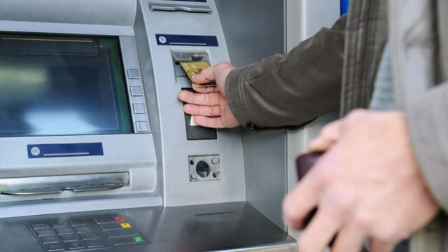ΑΤΜ: Γιατι μια γυναίκα επέβαλε 4ψηφιο αριθμό PIN! Ποιος το ανακάλυψε;