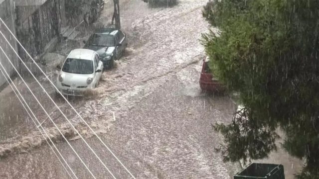 Χαλασμός στο κέντρο και στα νότια προάστια της Αθήνας – Ποτάμια οι δρόμοι στου Ζωγράφου και στην Ηλιούπολη