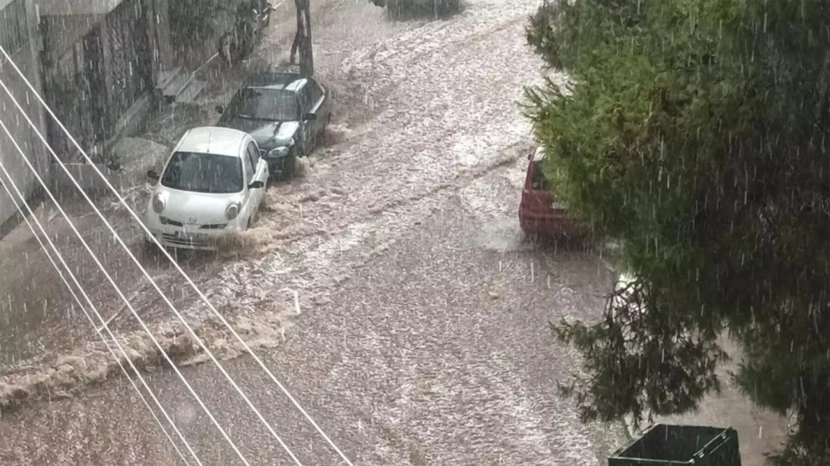 Χαλασμός στο κέντρο και στα νότια προάστια της Αθήνας – Ποτάμια οι δρόμοι στου Ζωγράφου και στην Ηλιούπολη
