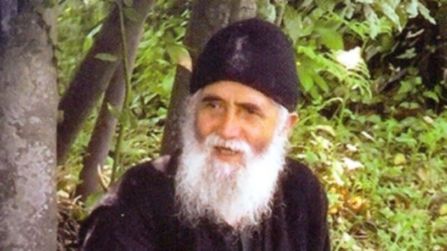 Επιβεβαιώνεται η προφητεία του Αγίου Παϊσίου για όσα ζούμε: «Όταν δείτε να γίνονται συμφορές και το κράτος σας βγάζει τρελούς, τότε…»